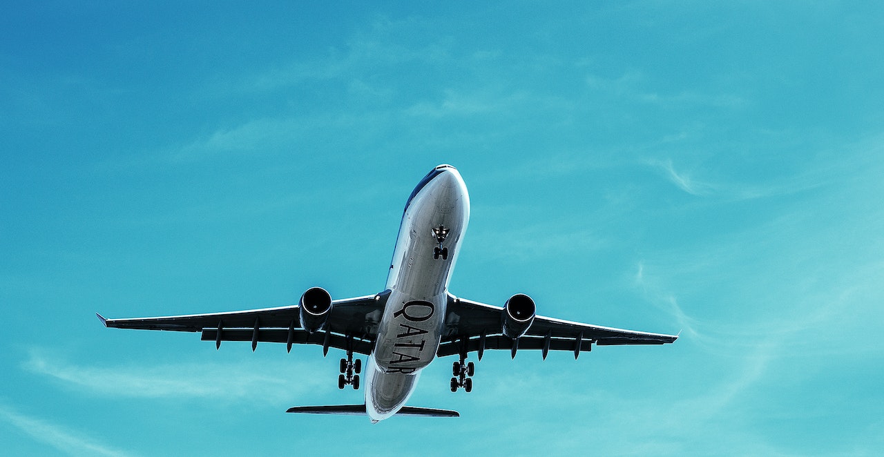 Spedycja lotnicza – jakie ma wady i zalety?