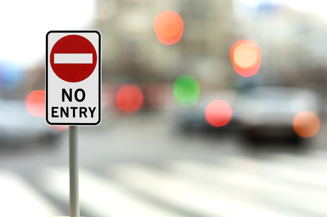 Jak interpretować znaki drogowe: poradnik dla kierowców