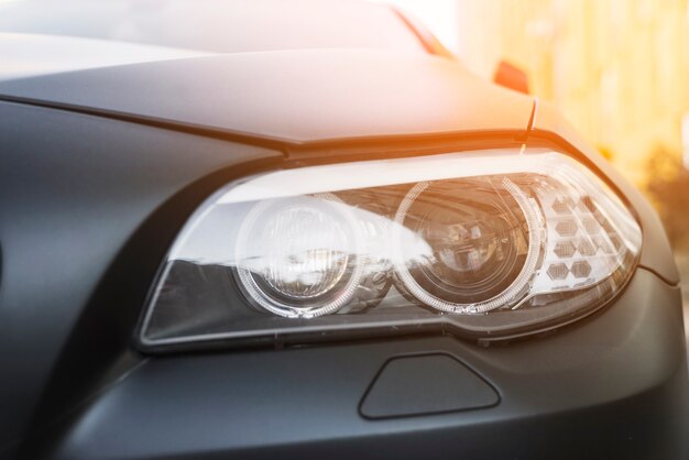 Poradnik, jak wybrać odpowiednie oświetlenie do twojego pojazdu